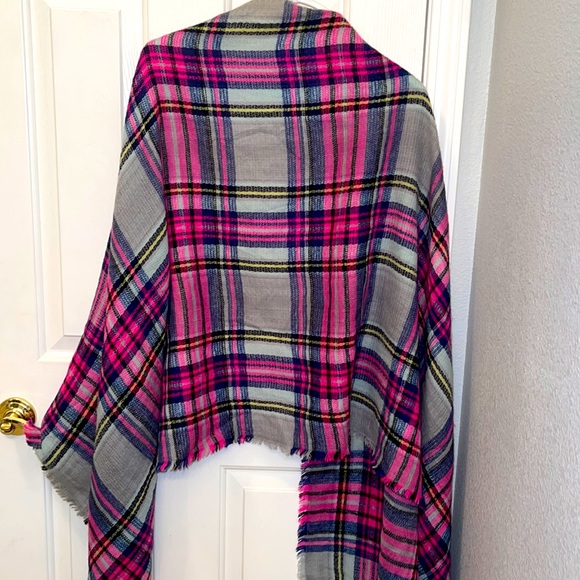 Betsy Johnson Scarf - Picture 2 of 3